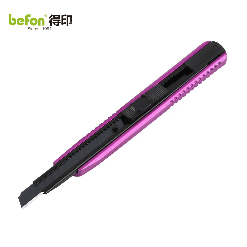 得印（befon） 帝刃金属外壳美工刀壁纸刀小号裁纸刀切纸刀锋利金属刀架拆快递开箱办公紫色0479