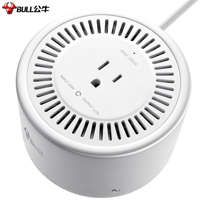 公牛（BULL） 变压器电源电压转换器 1.5M美国日本等电器转换器插座110V/220V转换 GN-P2功率200W内适用